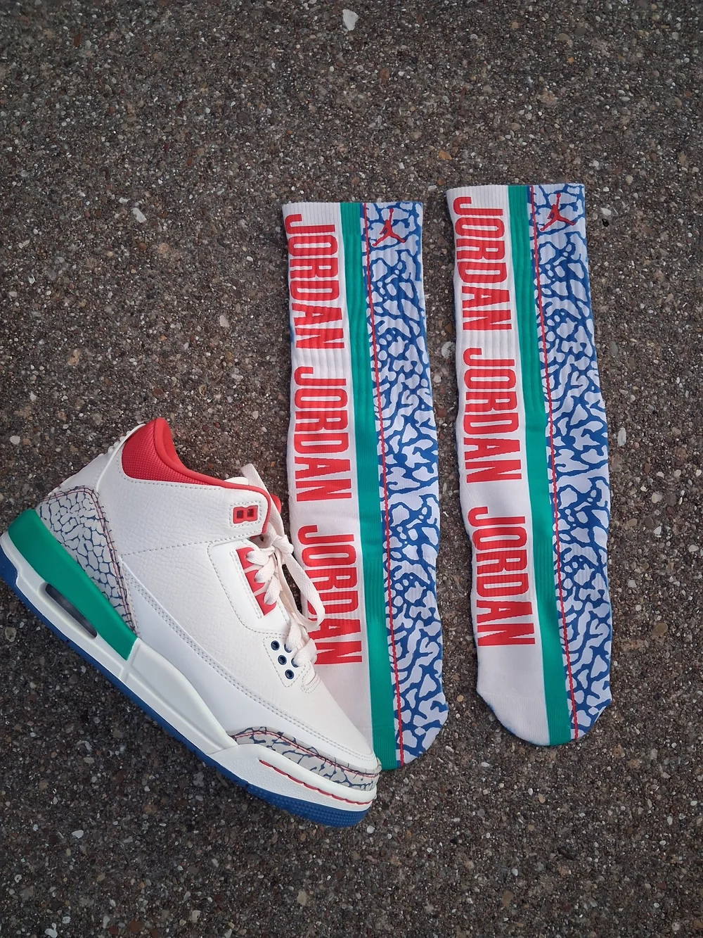 Jordan 3 Chalk Socks To Match